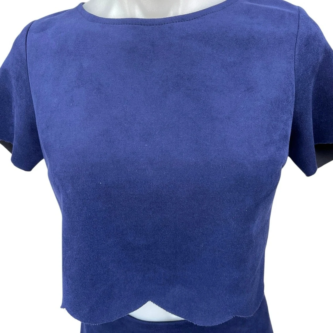 Aqua Women's Blue Faux Suede Scalloped 2-Pc Crop Top & Mini Pencil Skirt Set M - Image 3