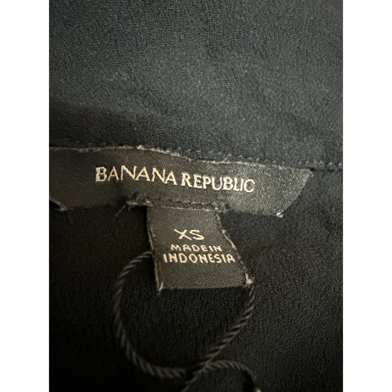 Banana Republic Women's Black Sleeveless High Neck Button Back Crop Tank Top XS - Image 3