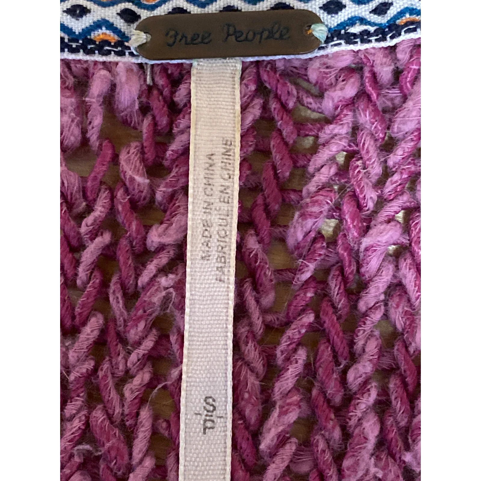 Free People Pink V-neck Asymmetric Hem Open Knit Dolman Sleeve Sweater Top Sz S - Image 3