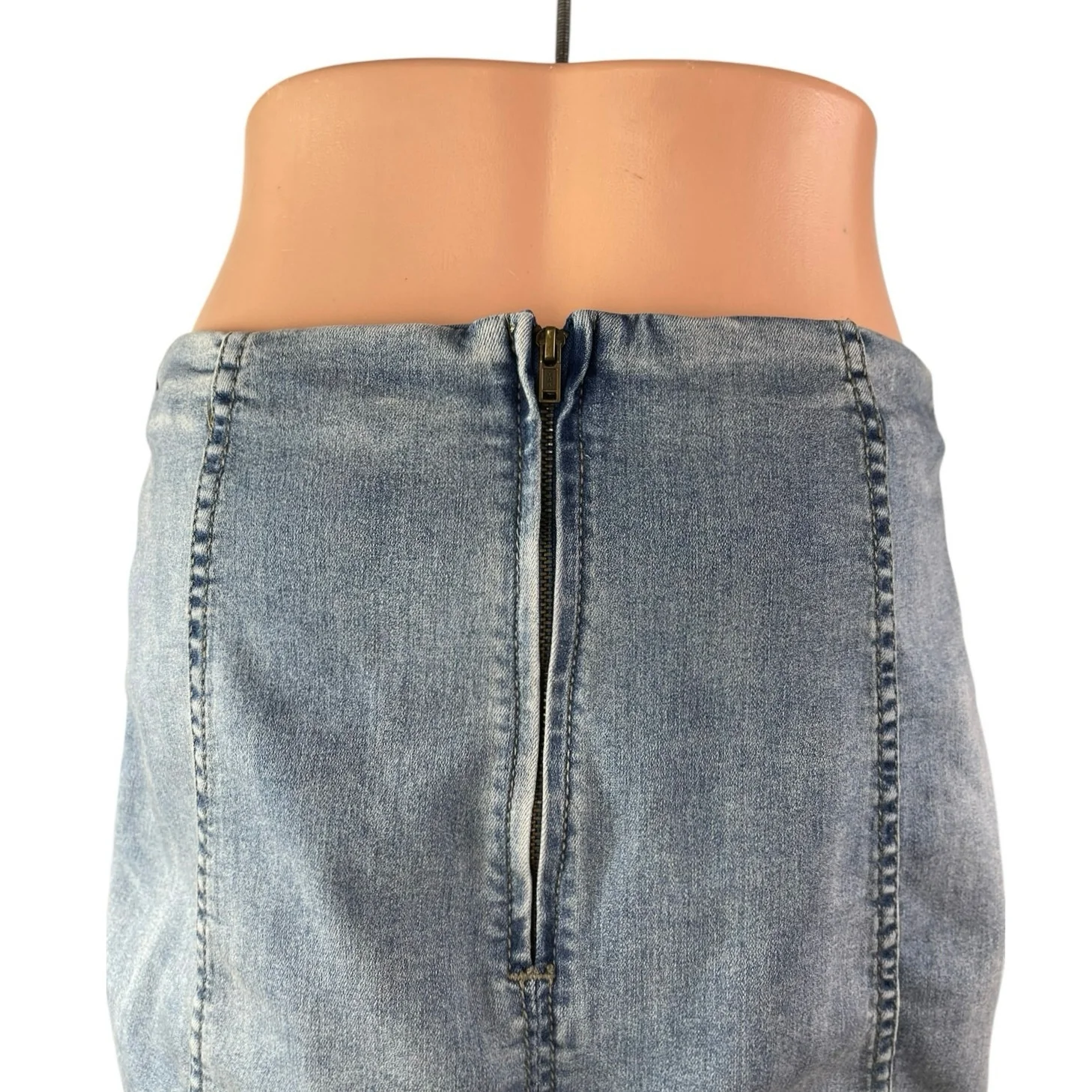 Free People Women's Blue Denim Back Zip Mini Pencil A-Line Jeans Skirt Size 12 - Image 3