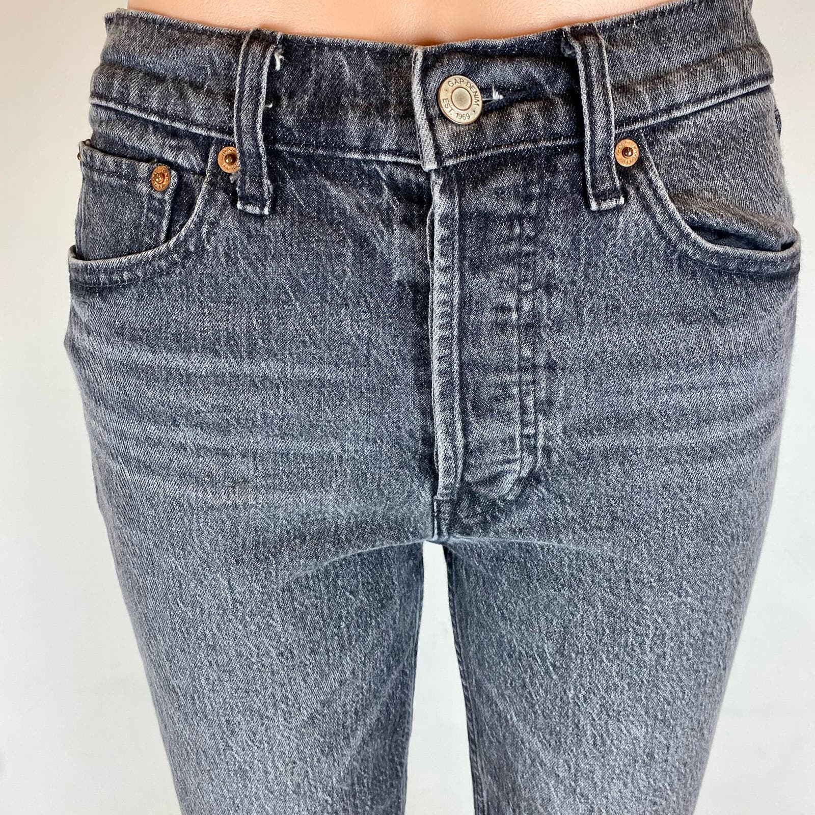 Gap Cheeky Straight High Rise- Gray Acid Wash -26 2P (27WxL23) - Image 5
