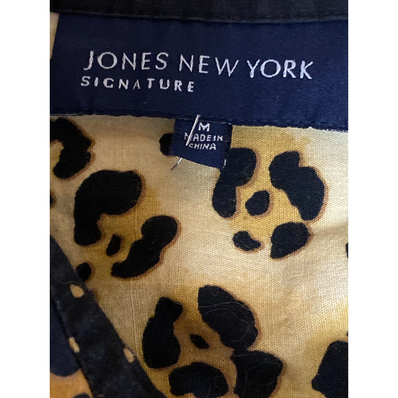 Jones New York Women's Beige Leopard Animal Print Button Down Shirt Top Size M - Image 5