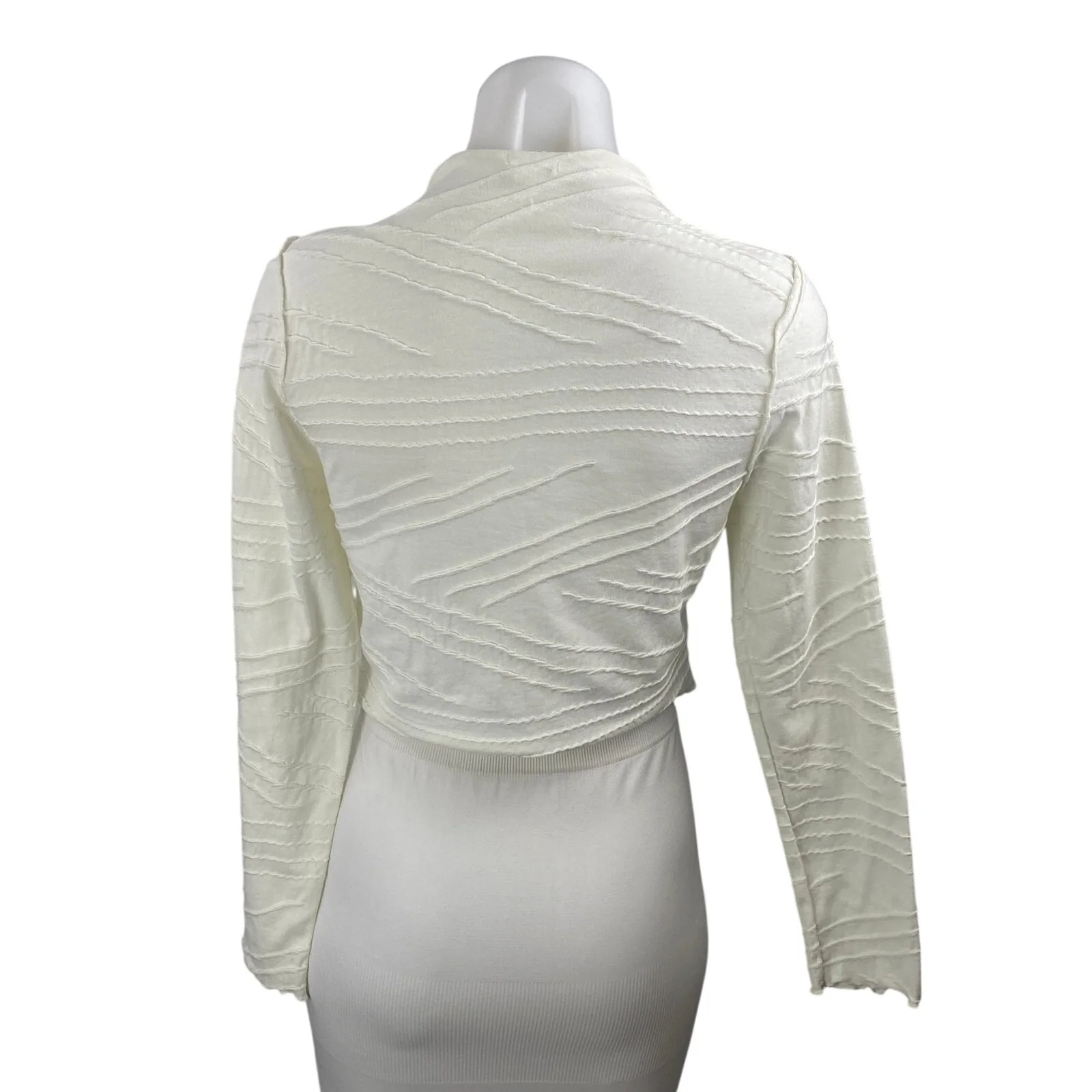 Le lis Women's White Textured Mock Neck Long Sleeve Blouse Crop Top Size S - Image 4