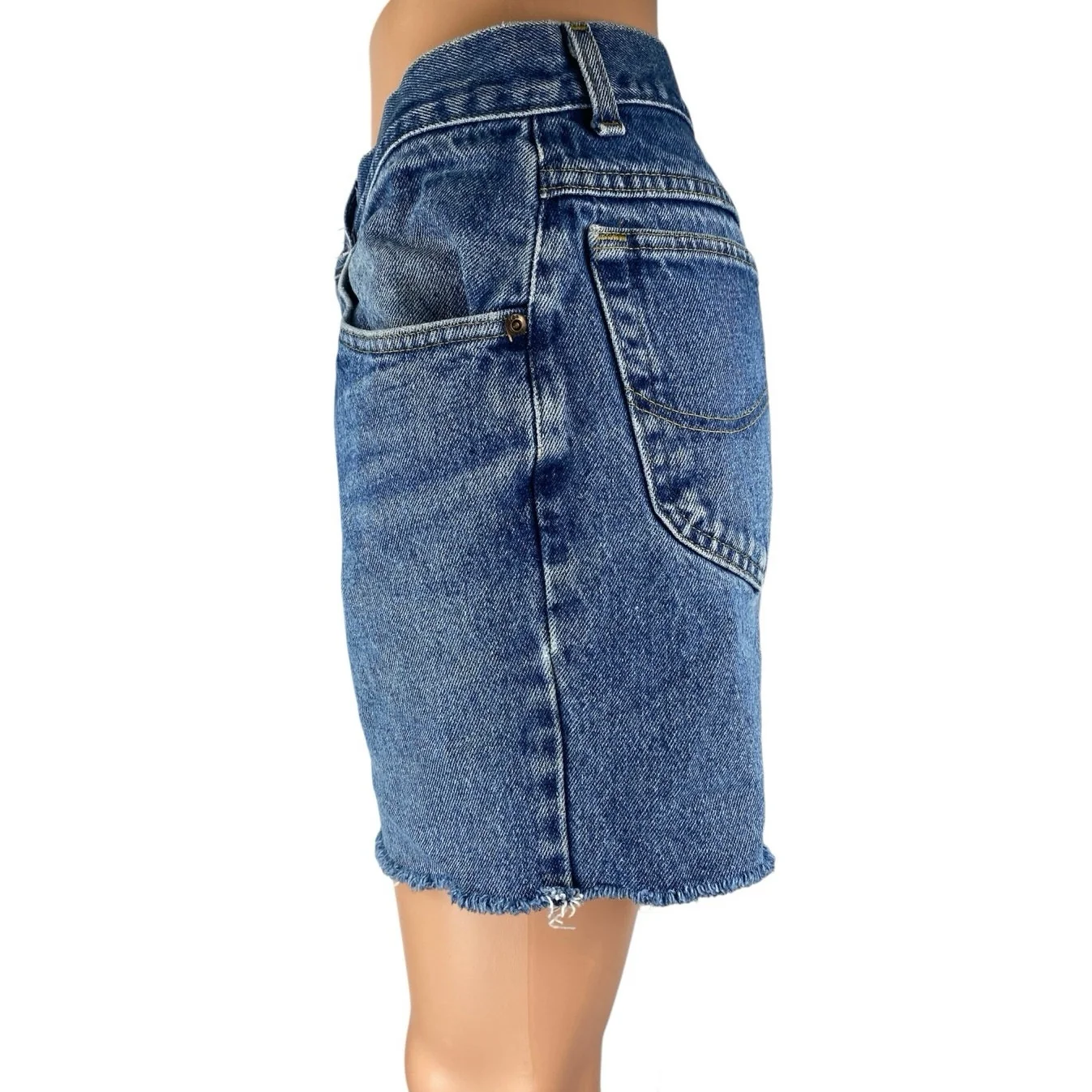 Lee Women's Blue High Waisted Medium wash Frayed Raw Hem Denim Jeans Shorts Sz M - Image 2