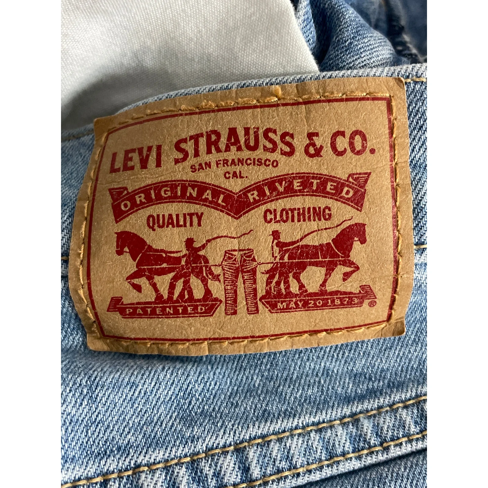 Levi's Women's Blue Cuffed High Waisted Medium Wash Denim Jean Shorts Size 26 - Image 8