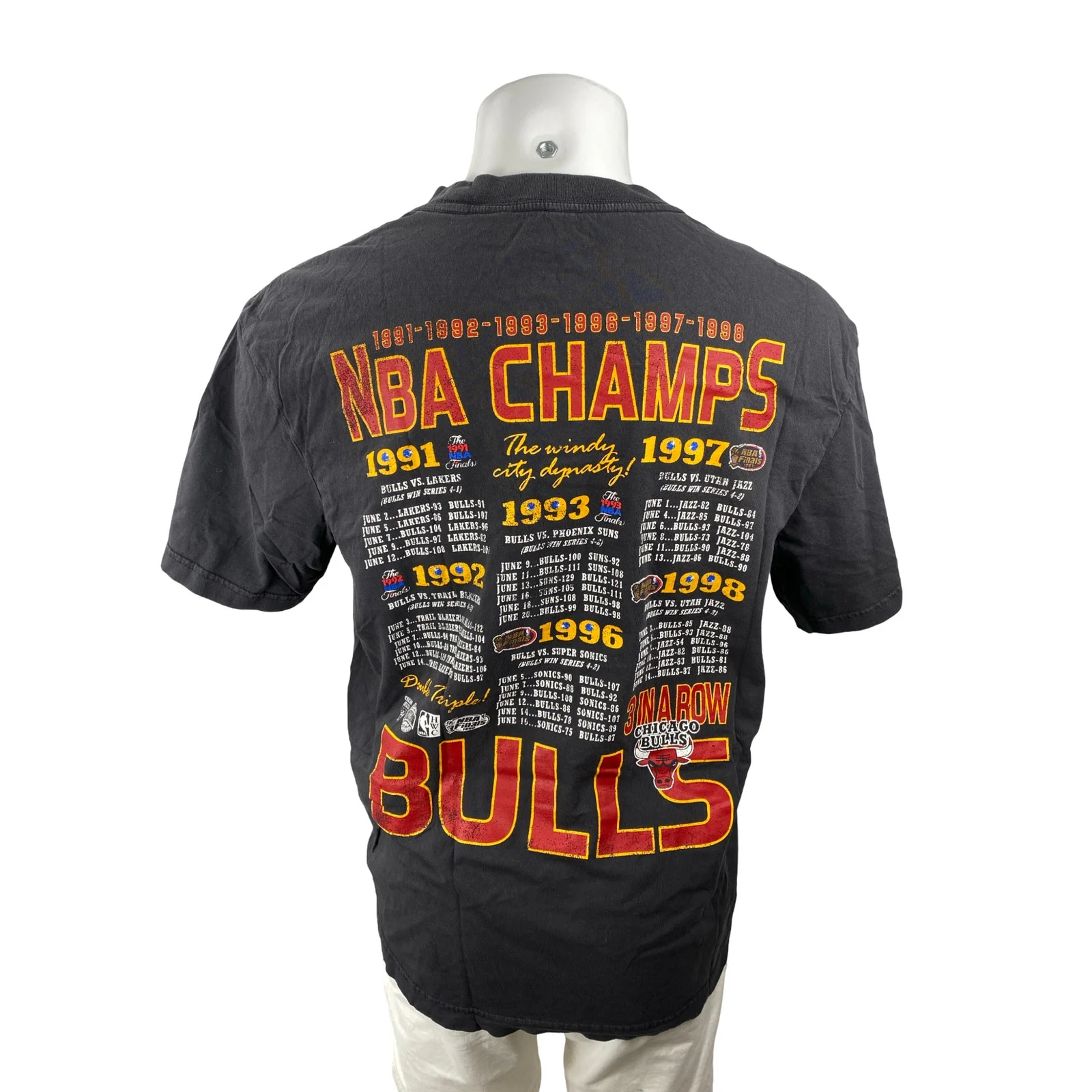 Mitchell & Ness Chicago Bulls Explode Champions Mens Black Graphic T-Shirt Top M - Image 4