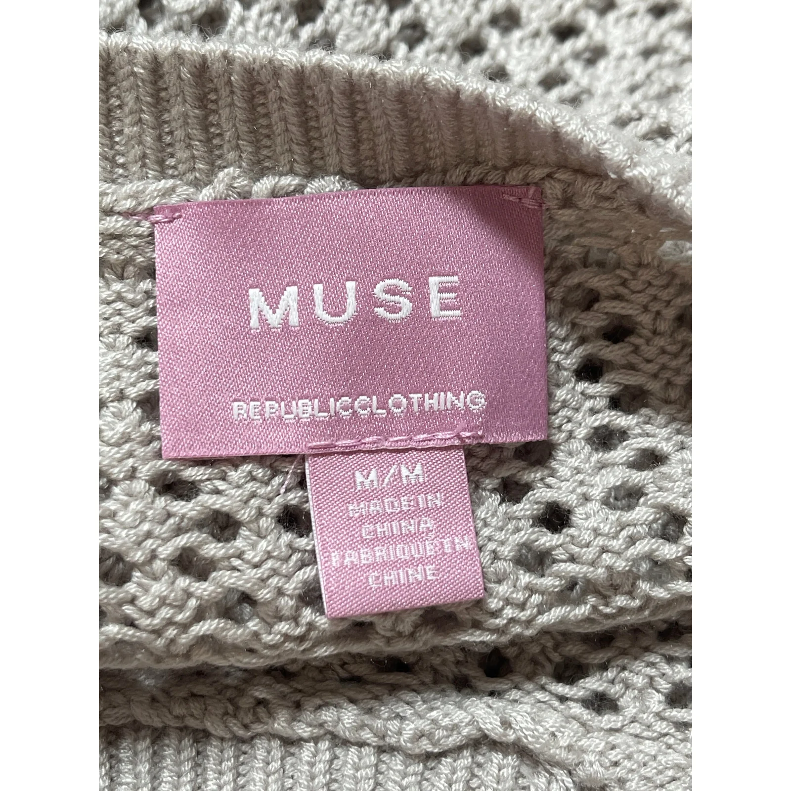 Muse Women's Gray Crochet Knit Crewneck Short Puff Sleeve Crop Sweater Top Sz M - Image 3
