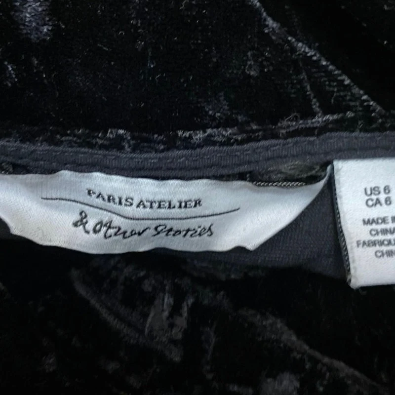 & Other Stories Women's Black Velvet Velour Long Sleeve Button Up Blouse Size 6 - Image 3