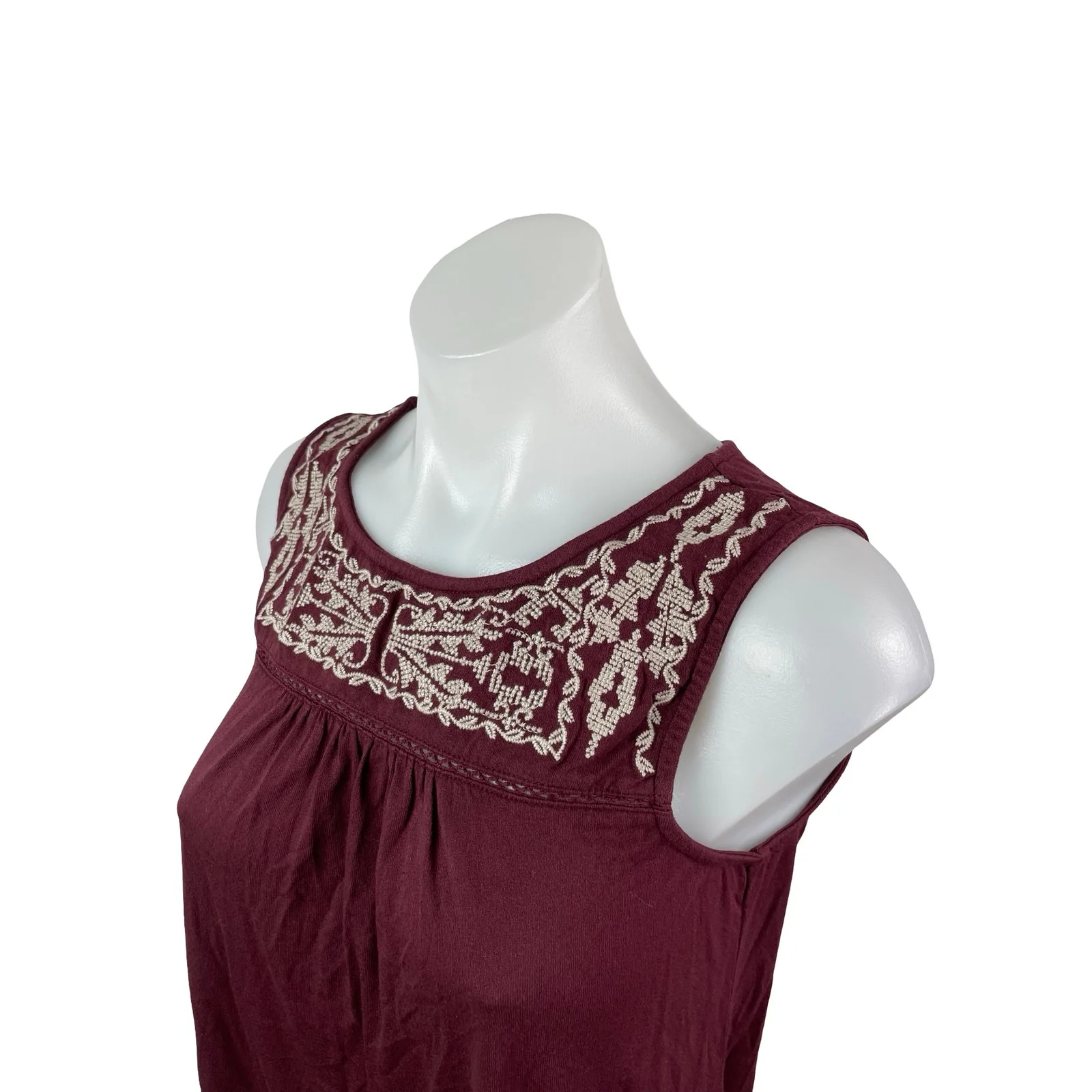 Skies are Blue Women's Red Maroon Embroidered Pleat Cami Tank Blouse Top Size XS - Image 3