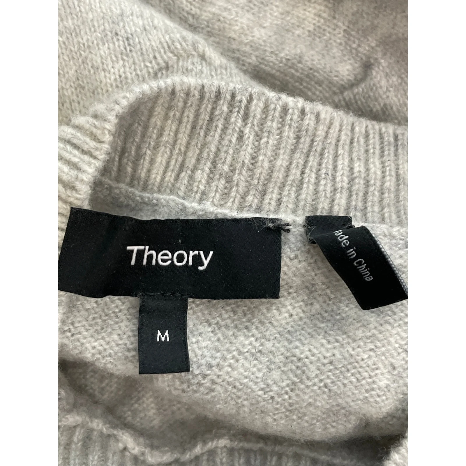 Theory 100% Cashmere Women's Gray Crew Neck Long Sleeve Classic Sweater Top Sz M - Image 5