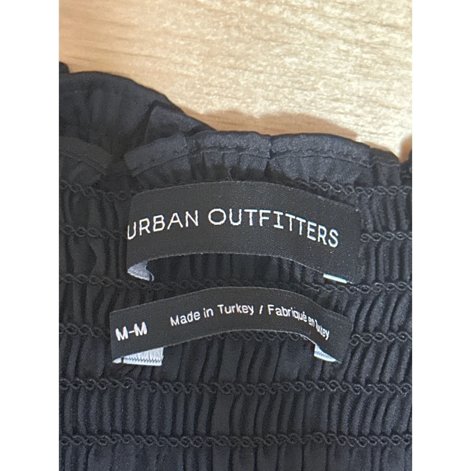 Urban Outfitters Black Sleeveless Tie Strap Smocked Cami Tank Crop Top Size M - Image 3