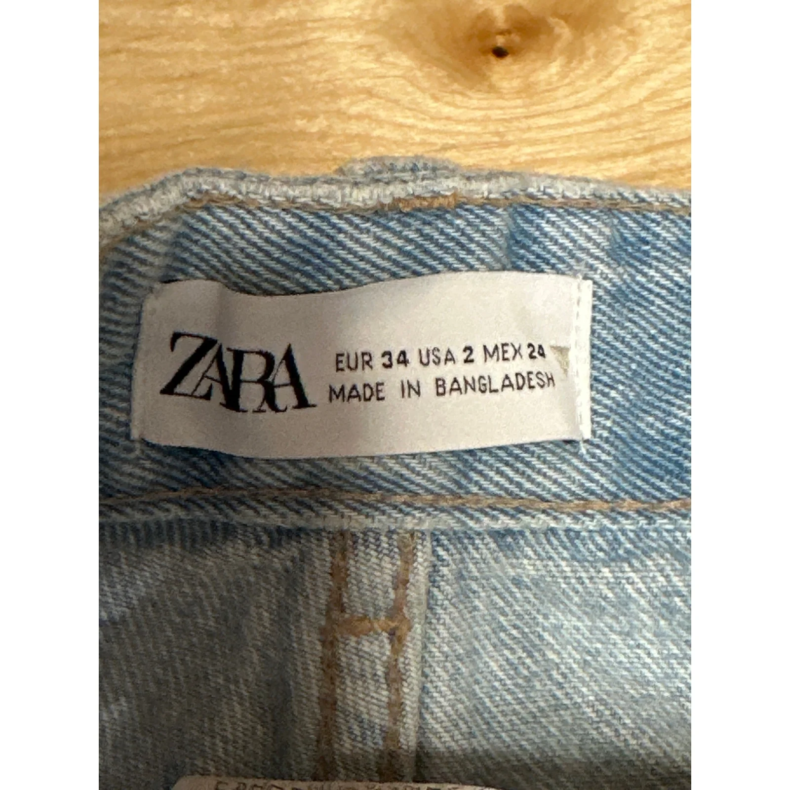 Zara Women's Blue Light Wash High Waisted Raw Hem Straight Denim Jeans Size 2 - Image 4