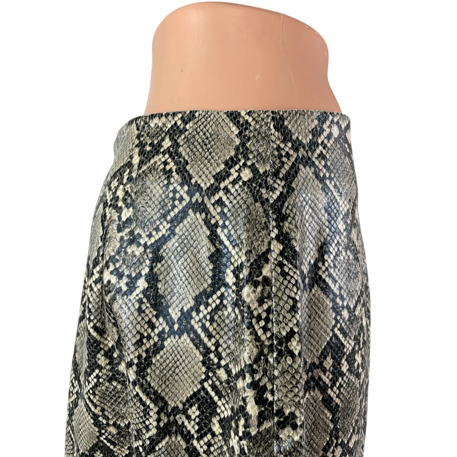 Zara Women's Snakeskin Faux Vegan Leather High Rise Mini Flare A-Line Skirt M - Image 4